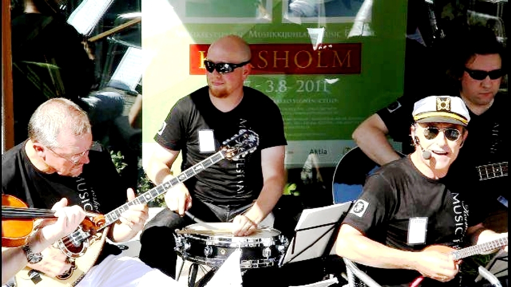  σε δύο πατρίδες