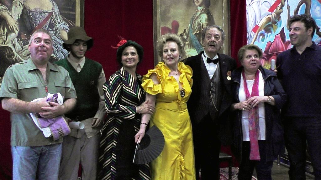 Γύρισμα στο Ασυλο Ανιάτων για το ταξίδι πνοής Παράσταση ο Επιθεωρητής έρχεται